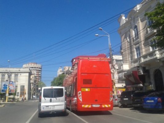 Autobuzele etajate şi telegondola, la dispoziţia turiştilor până duminică, 4 mai